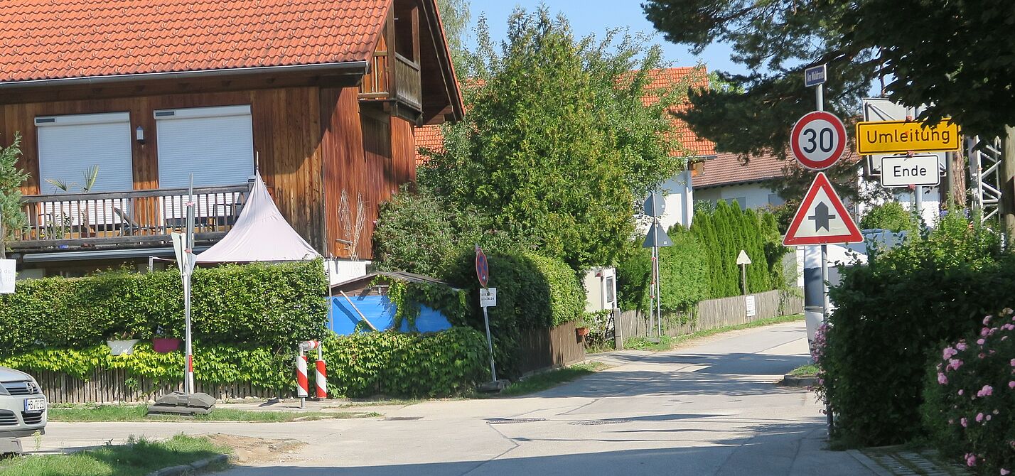 Kreuzung „Am Waldrand“