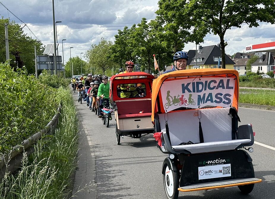 4. Hattinger Kidical Mass 2024 mit Rikschas 4. Hattinger Kidical Mass 2024 mit Rikschas