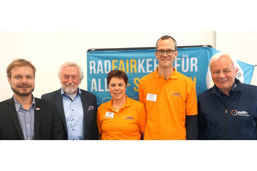 Freude über die gelungene Premiere des „Allgäuer Fahrrad-Gipfels“: (v. li.) Urs Keil u. Manfred Neun (beide MM), Kordula Sengmüller u. Johannes Auburger (beide KF) und Organisator Lutz Bäucker (KE).