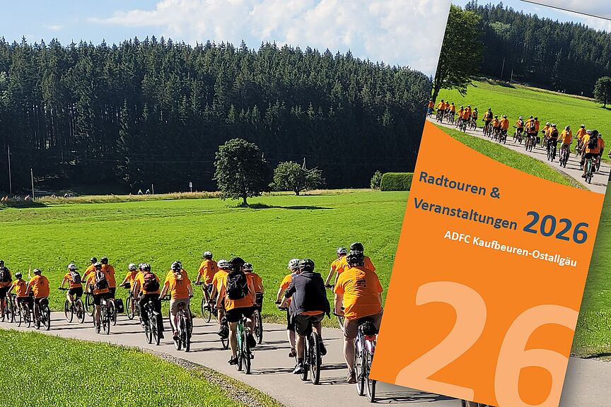 Jahresprogramm 2026 Flyer vor Landschaft mit Radlergruppe