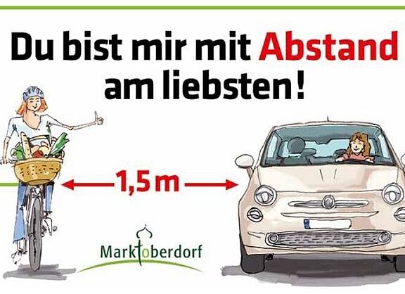 Werbeplakat Auto überholt Radfahrerin mit 1,5 m Abstand