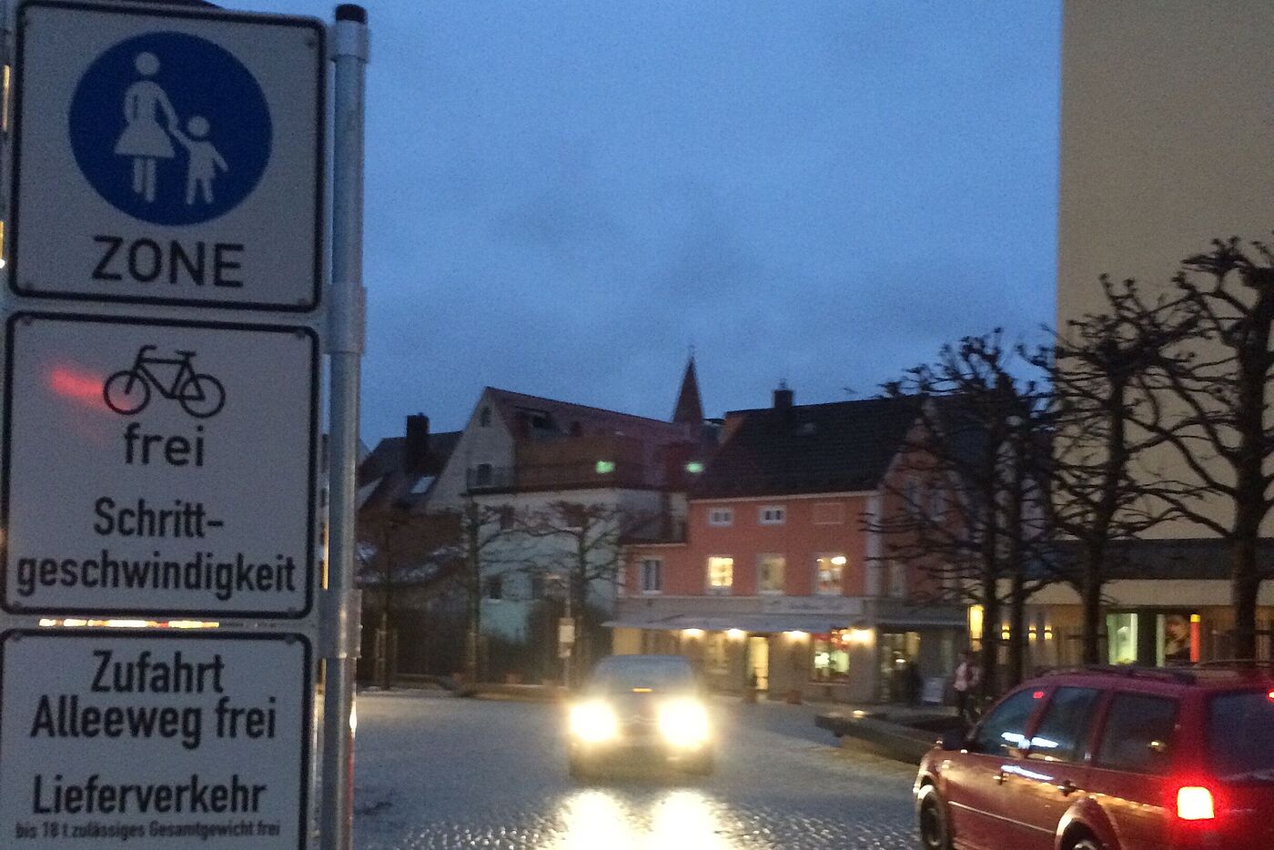Autos in der Fußgängerzone
