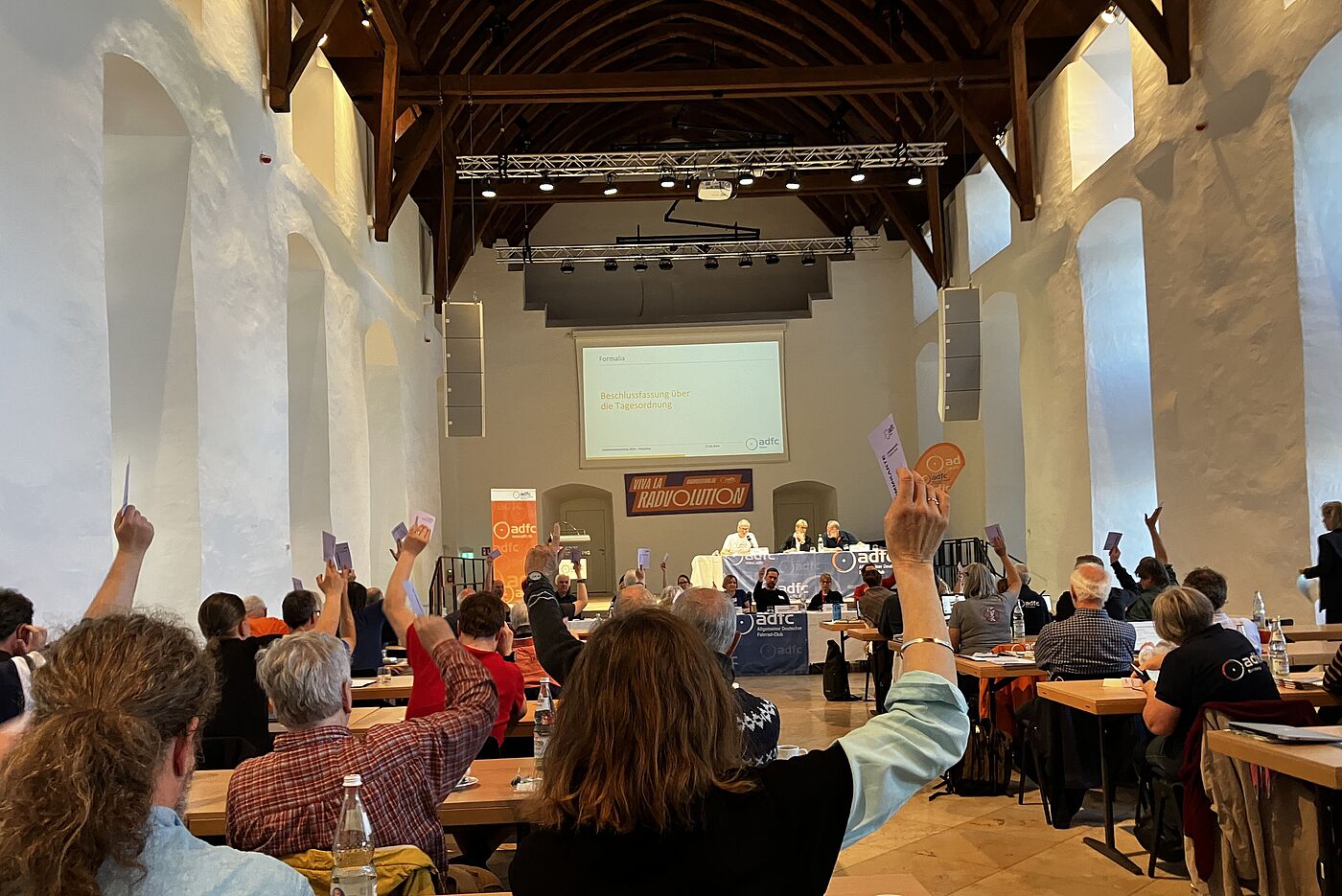 Abstimmung im Saal
