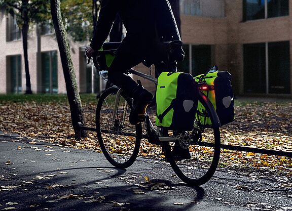 Titel Zubehör Herbst Wasserdichte Gepäcktaschen gehören zur Standardausstattung.